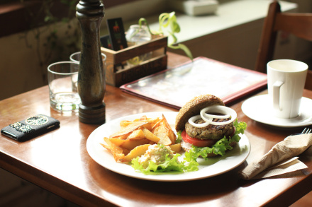 Bsports必一体育_落实“带薪休假”制度要强调更要强制_时事政治_中公教育网(图1) 必一