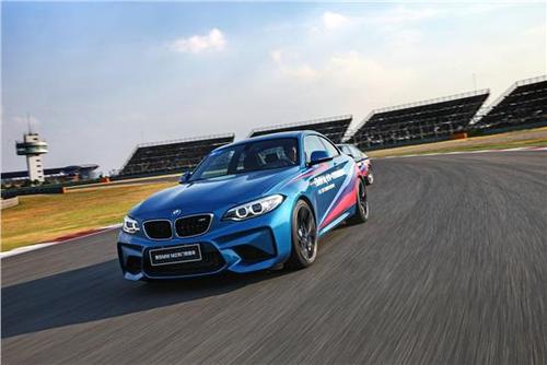 袁娅维受邀参加高端品牌音乐季 与法国新浪潮乐队同台受称赞:b体育(图1) b体育