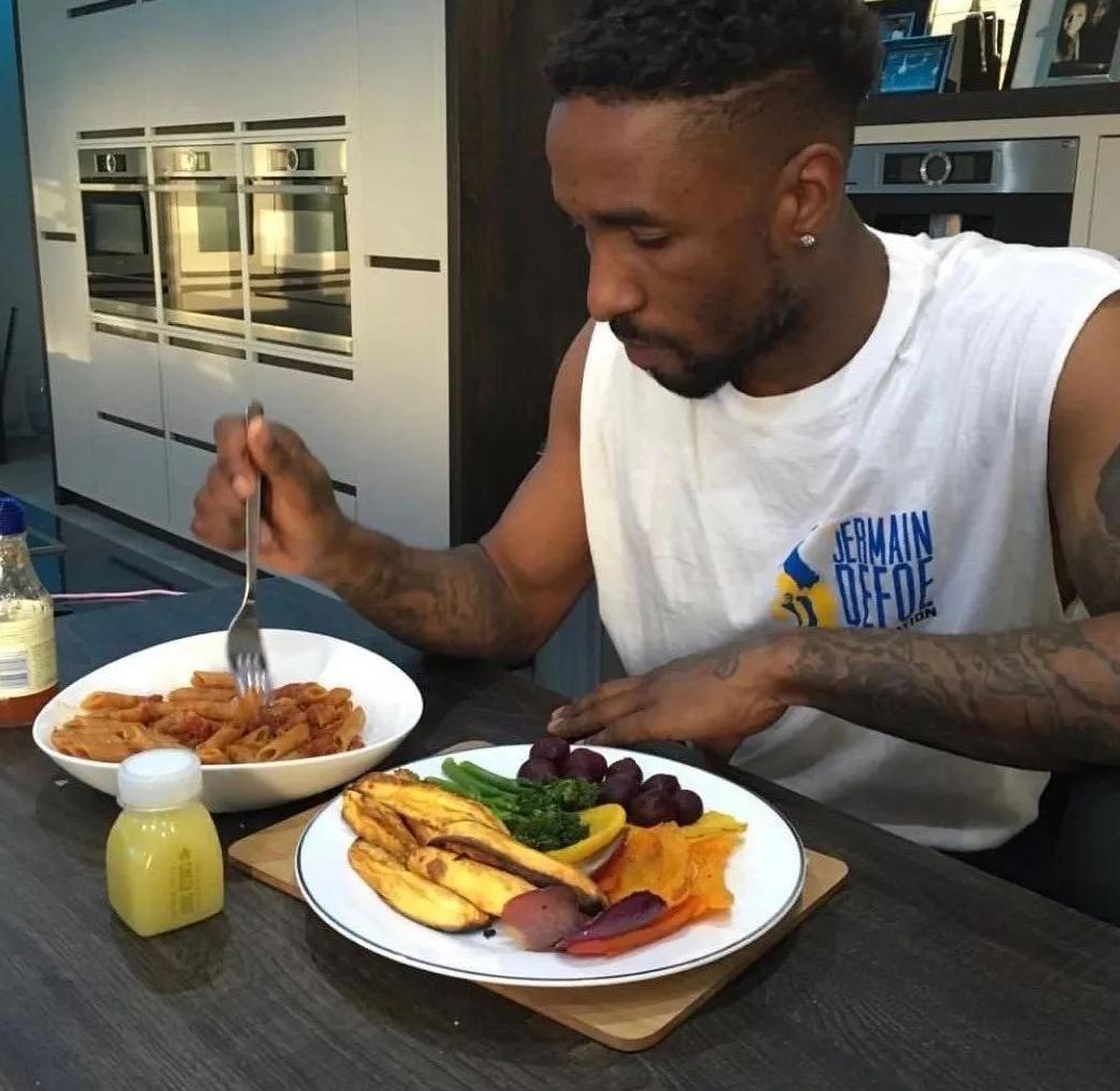 《我们结婚了》李准让吴妍书睡觉 19禁发言气氛变怪‘Bsports必一体育’(图2) 必一